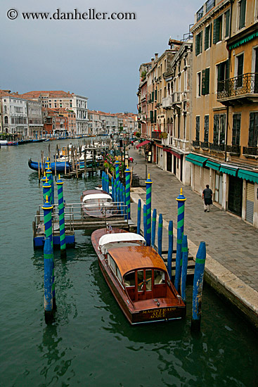 boats-in-canal-10.jpg