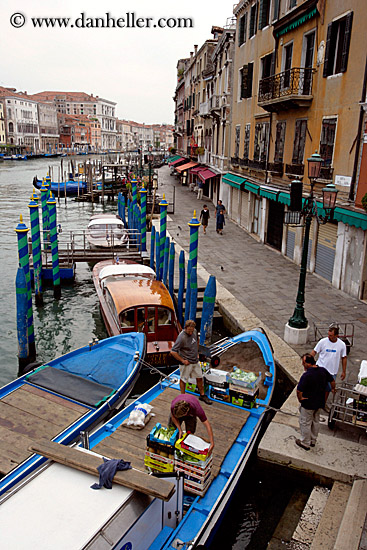 boats-in-canal-16.jpg