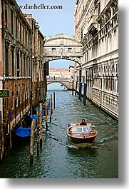 boats, bridge, canals, europe, italy, sighs, venecia, venezia, venice, vertical, photograph