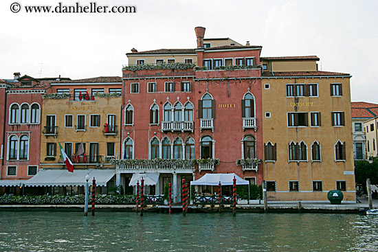 hotel-rvr-poles-2.jpg