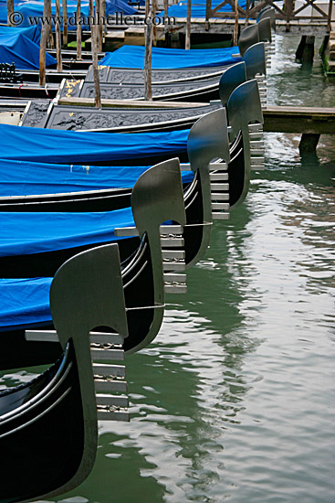 blue-topped-gondolas-3.jpg