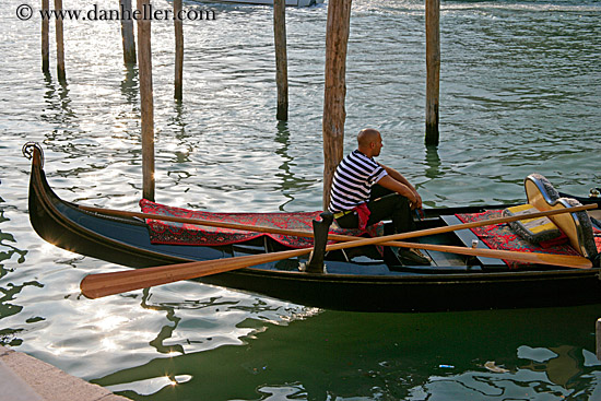 gondolier-in-boat-1.jpg