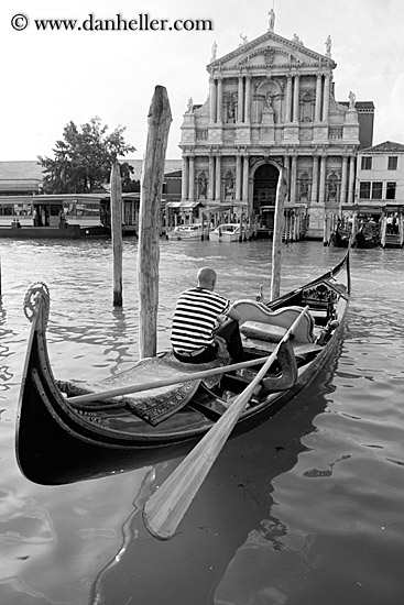 gondolier-in-boat-2.jpg