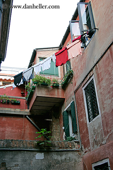 hanging_laundry-4.jpg