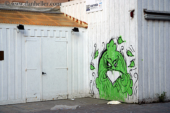 grinch-graffiti.jpg