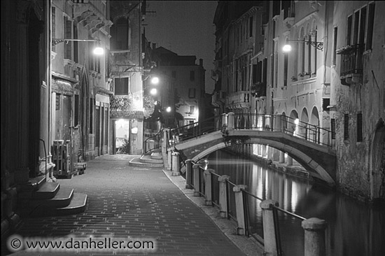 sidewalk-nite-bw.jpg