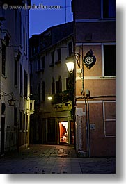 images/Europe/Italy/Venice/Nite/store-at-nite.jpg