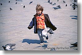 childrens, europe, horizontal, italy, people, pigeons, run, venecia, venezia, venice, photograph