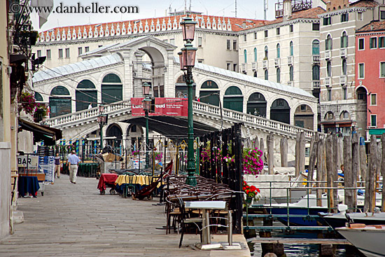 rialto-bridge-n-sidewalk.jpg