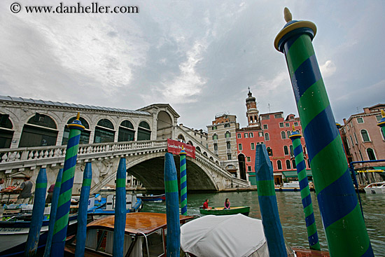 rialto-bridge-poles-1.jpg