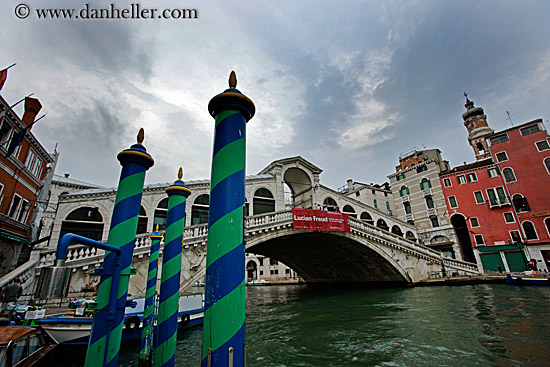 rialto-bridge-poles-2.jpg