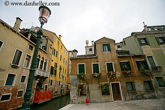 houses-rvr-lamp_post.jpg