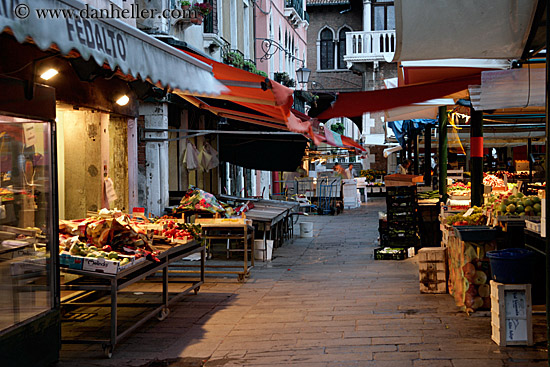 market-at-dawn-2.jpg