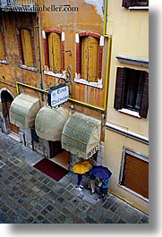 europe, italy, people, streets, umbrellas, venecia, venezia, venice, vertical, photograph
