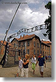 images/Europe/Poland/Auschwitz/main-gate-2.jpg