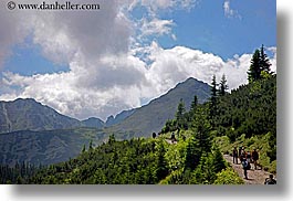 images/Europe/Poland/Hikers/hikers-n-mountains-12.jpg