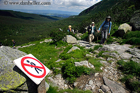 hikers-n-no_hiking-sign.jpg