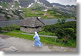 images/Europe/Poland/Hikers/hiking-nun-1.jpg