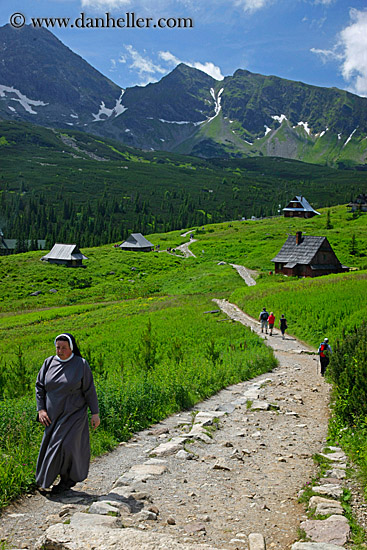 hiking-nun-5.jpg