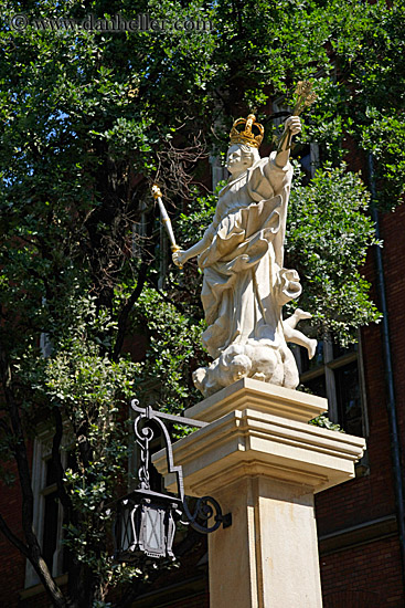 crowned-statue.jpg