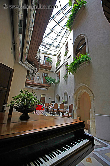 hotel-copernicus-atrium-3.jpg