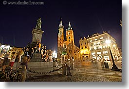 images/Europe/Poland/Krakow/Churches/BasilicaVirginMary/basilica-of-the-virgin-mary-nite-3.jpg