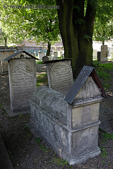 jewish-gravestones-03.jpg