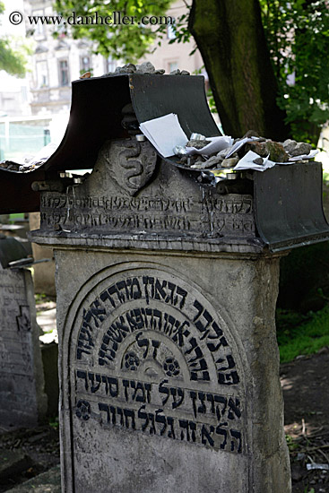 jewish-gravestones-04.jpg