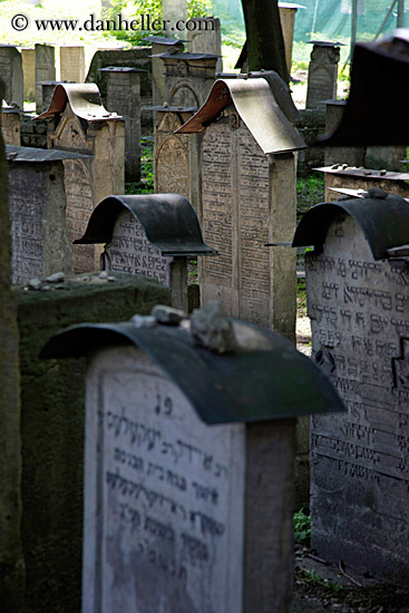 jewish-gravestones-06.jpg