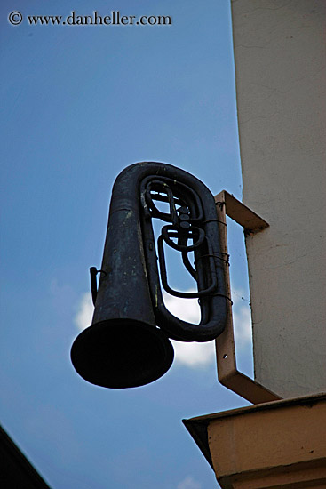 french-horn-on-wall.jpg