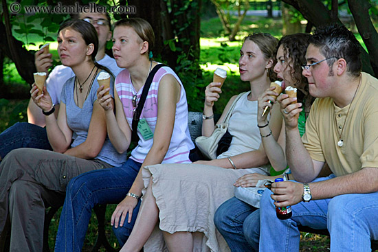 family-eating-ice_cream.jpg