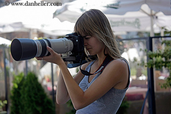 woman-photographer-w-long-lens-2.jpg
