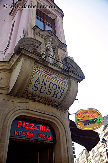 pizzeria-facade.jpg
