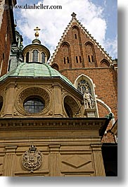 images/Europe/Poland/Krakow/WawelCastle/bronze-dome-w-statue-1.jpg