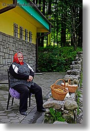 images/Europe/Poland/People/old-polish-woman-sellng-bread-1.jpg