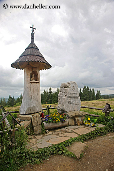 pope-monument-1.jpg