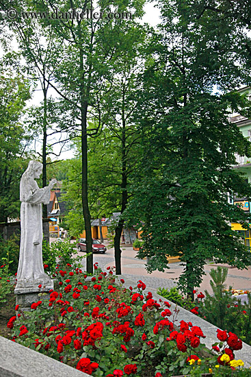 statue-n-red-flowers.jpg