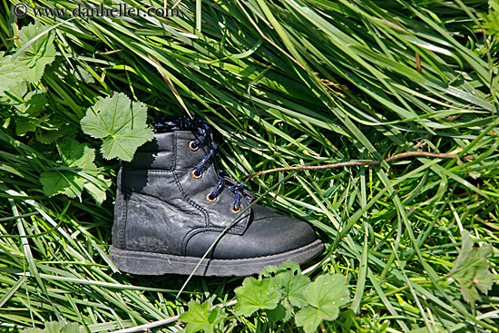 child-boot-in-grass.jpg