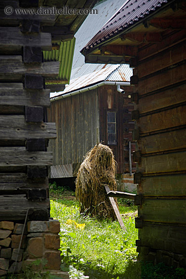 hay-stack-in-houses.jpg