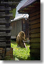 images/Europe/Poland/Zakopane/Scenic/hay-stack-in-houses.jpg
