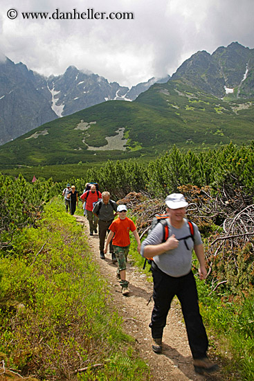 hikers-n-mtns-3.jpg