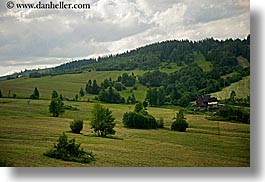 images/Europe/Slovakia/Landscapes/hills-trees-n-house.jpg