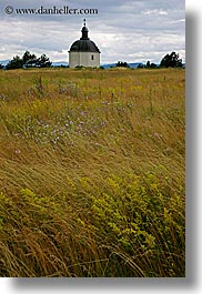 images/Europe/Slovakia/Landscapes/small-church-in-big-field-3.jpg