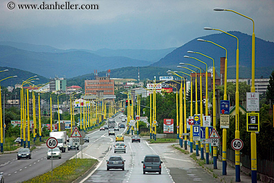 city-street-w-yellow-street-lights-n-mtn-2.jpg