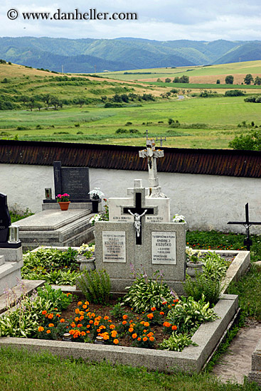 grave-w-scenic-landscape.jpg