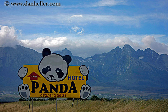 panda-hotel-sign-n-mtns.jpg