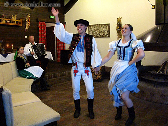 slovak-folk-dancing-couple-1.jpg