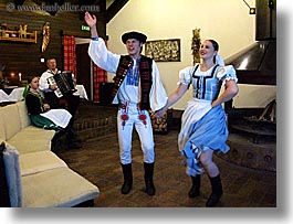 images/Europe/Slovakia/SlovakianDance/slovak-folk-dancing-couple-1.jpg