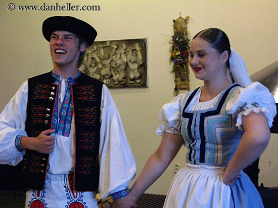 slovak-folk-dancing-couple-2.jpg