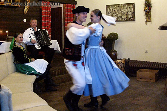slovak-folk-dancing-couple-3.jpg